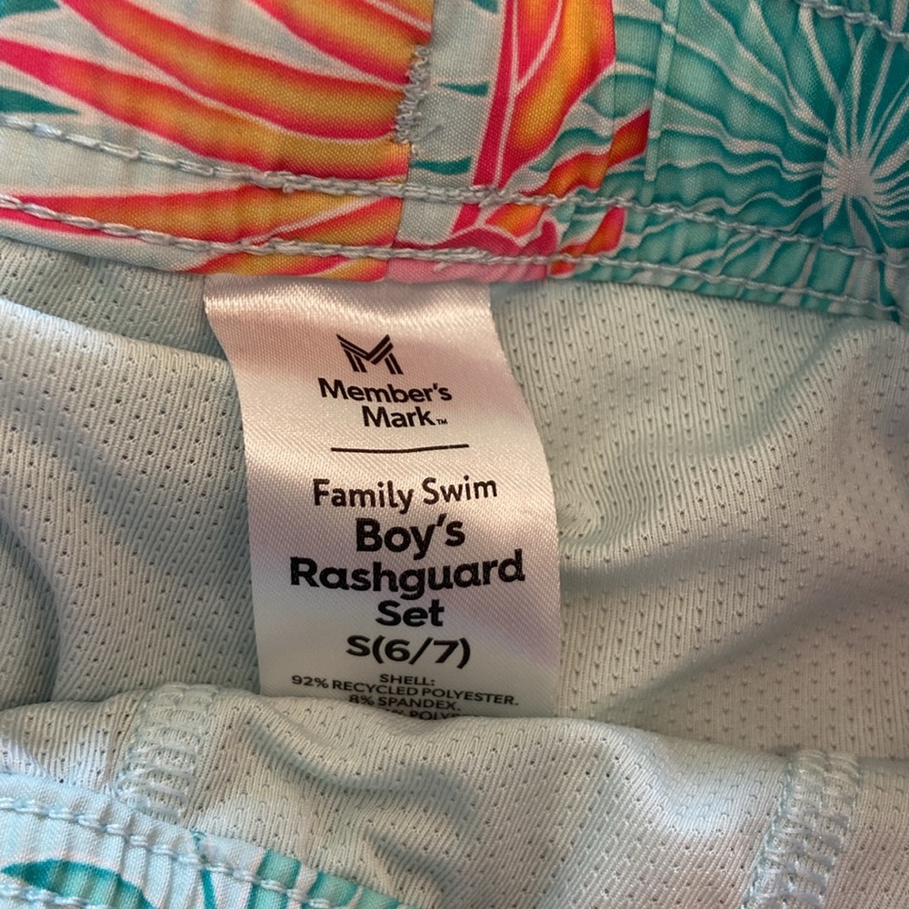 Member’s Mark Boy’s Rashguard Set - Picture 2 of 6